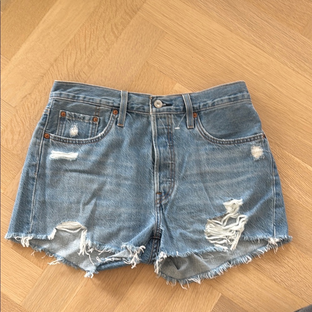 Levi’s 501 Cut Off Denim Shorts size 29 NWT